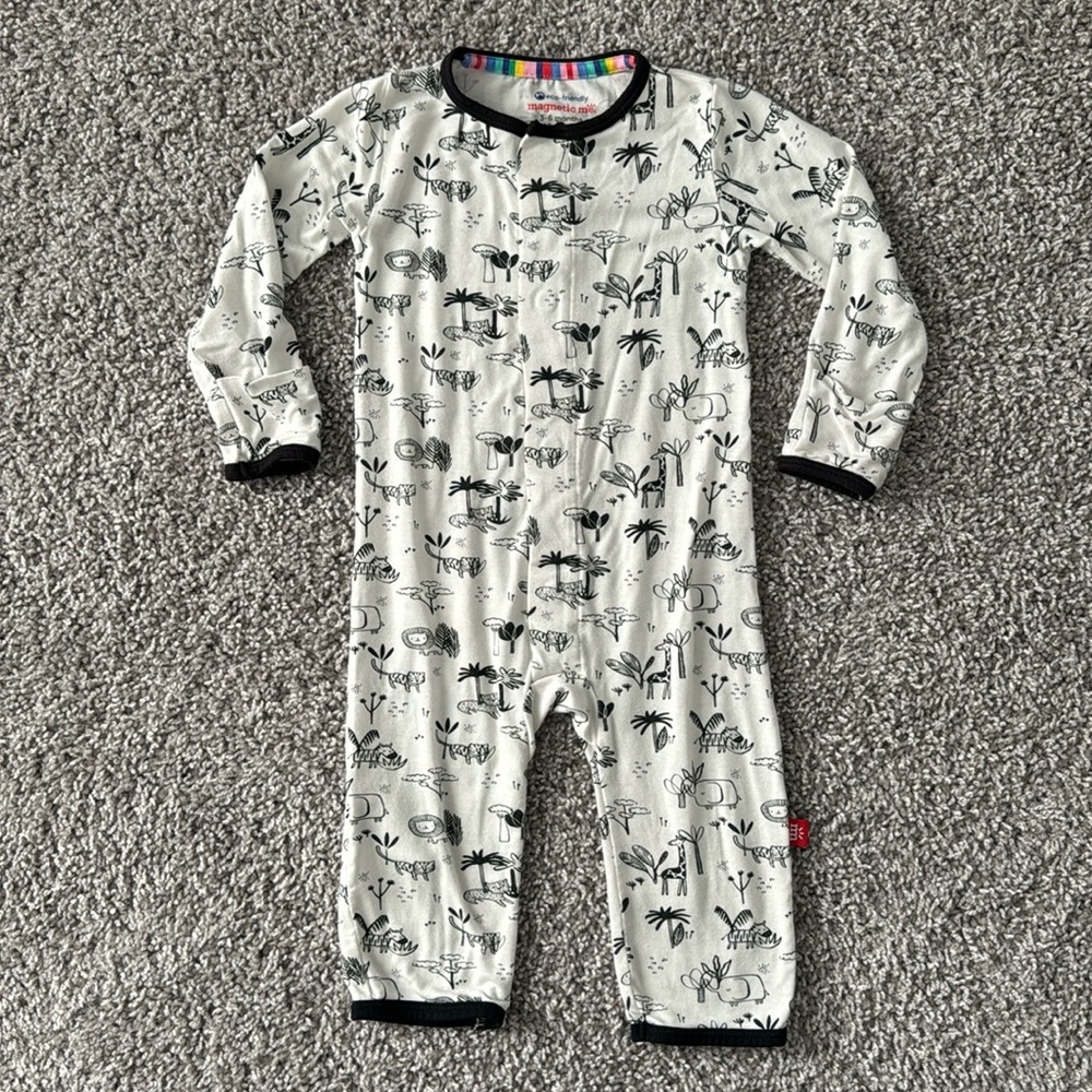 Magnetic Me black and white safari animals romper, like new!, 3-6mo